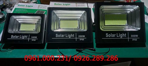 Đèn pha năng lượng mặt trời 300w