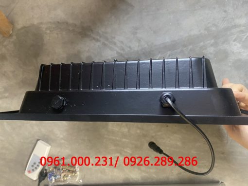 Đèn pha năng lượng mặt trời 300w